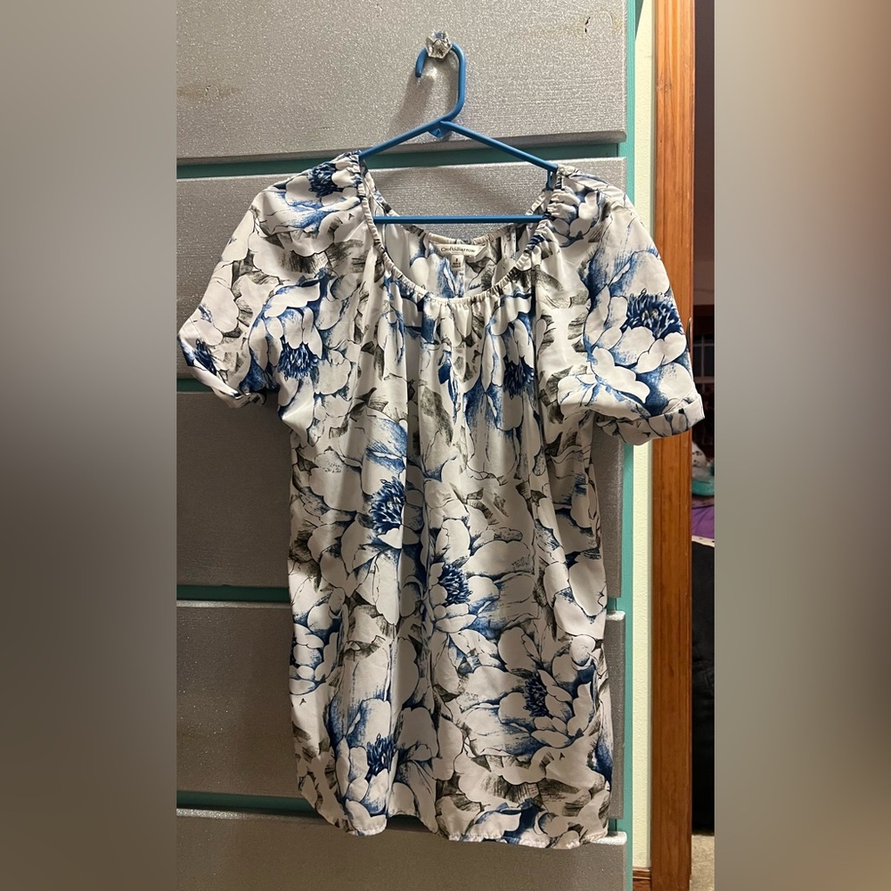Blue and white floral top